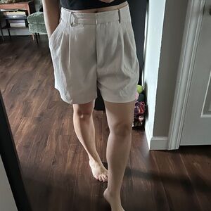 Aritzia the effortless short - mid thigh